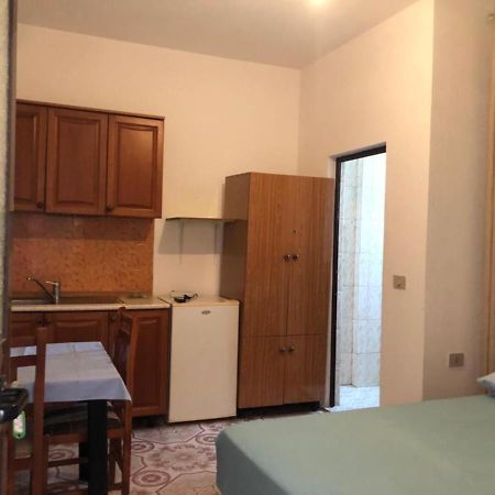Vila Osmenaj Rent Room Or Apartment Vlorë 外观 照片