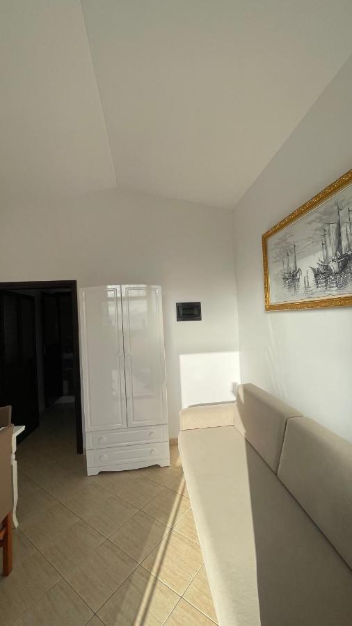 Vila Osmenaj Rent Room Or Apartment Vlorë 外观 照片