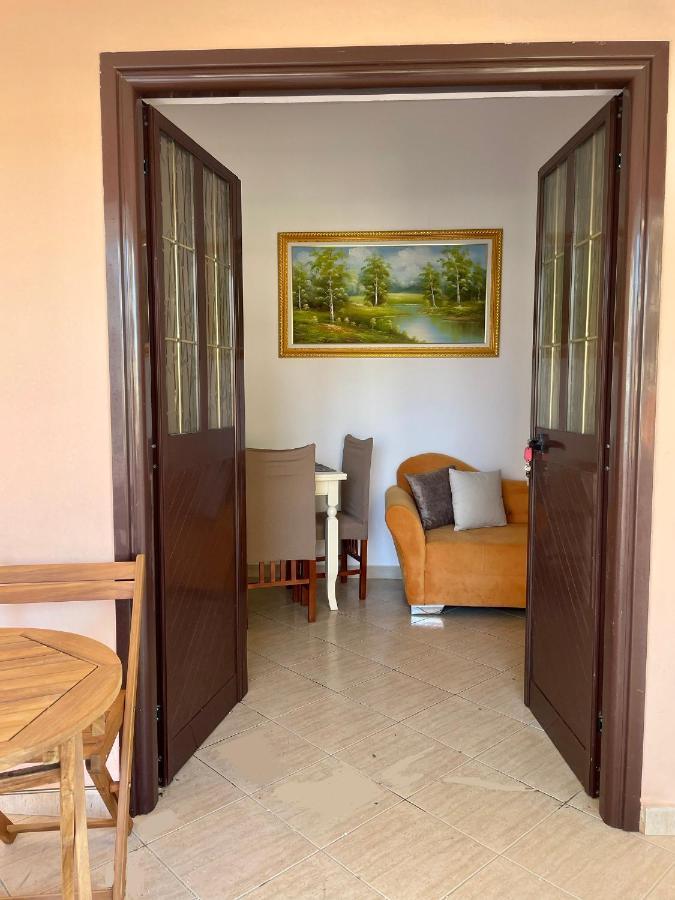 Vila Osmenaj Rent Room Or Apartment Vlorë 外观 照片