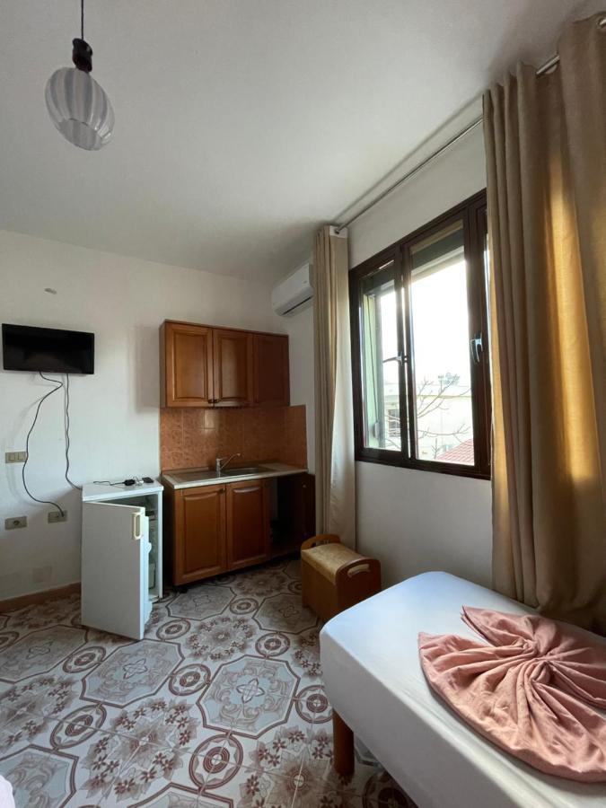 Vila Osmenaj Rent Room Or Apartment Vlorë 外观 照片