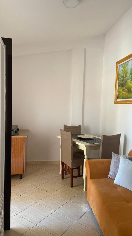 Vila Osmenaj Rent Room Or Apartment Vlorë 外观 照片